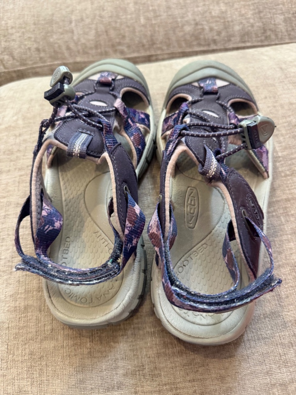 Women’s Keens size 8.5 - Picture 3 of 4
